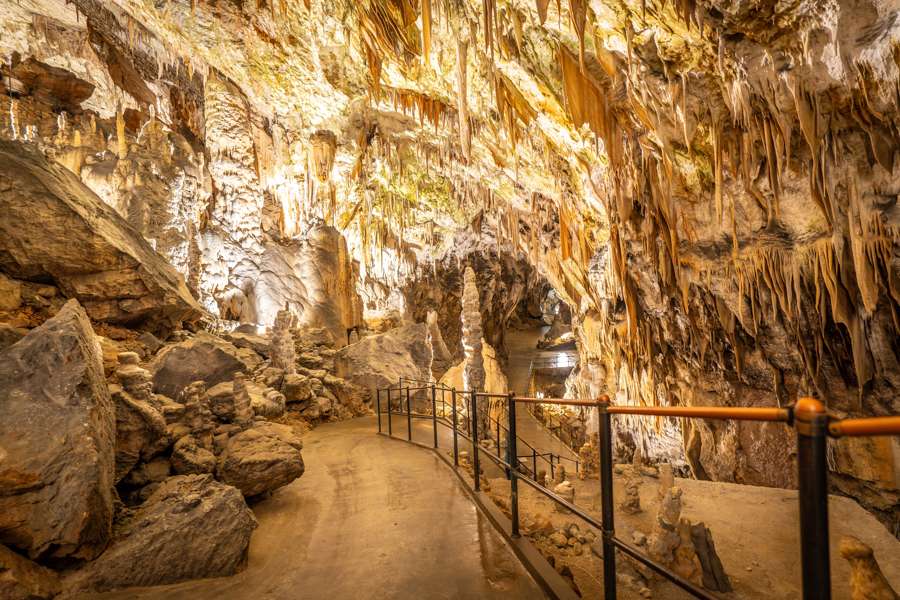 波斯托伊那鐘乳石洞