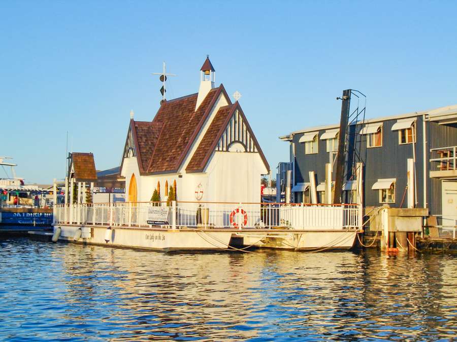 豪華私人遊艇巡遊+水上教堂