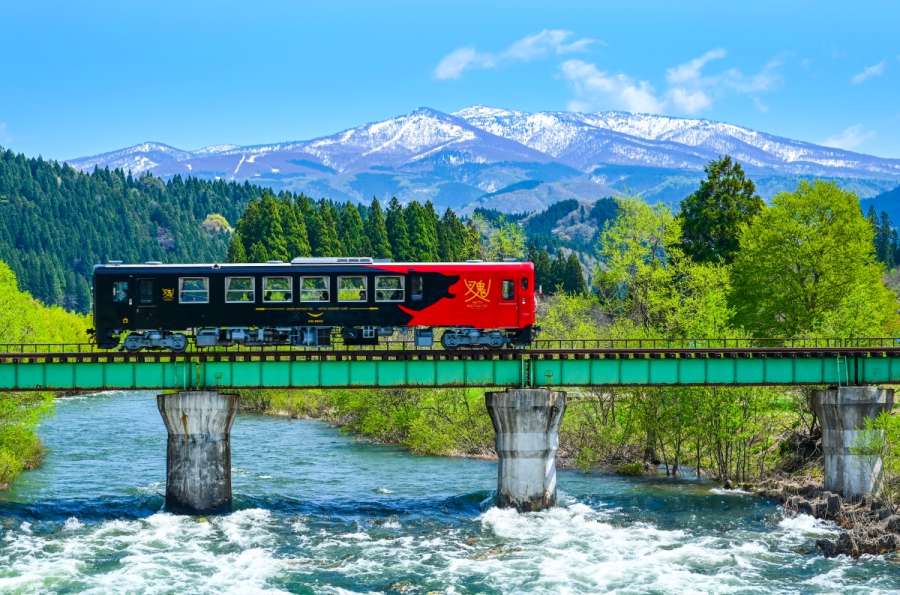 秋田內陸橫貫鐵道