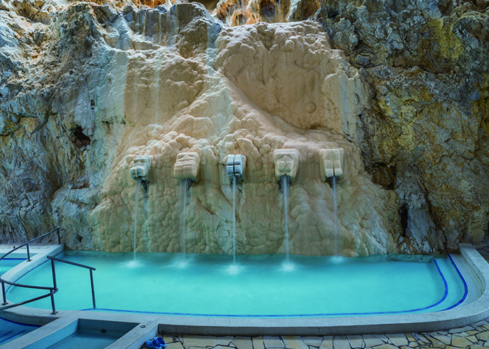 米什科爾茨洞穴溫泉